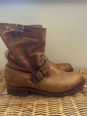 Frye Veronica Short Leather Boots